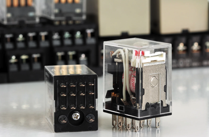 how does a relay work